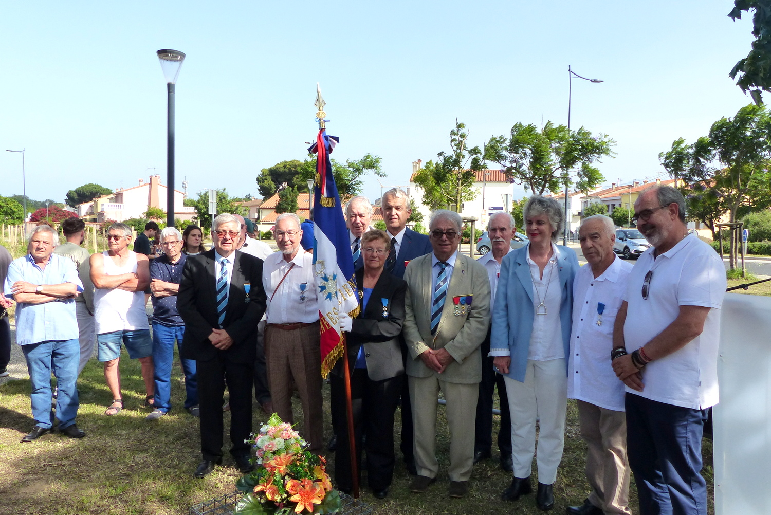 Le promu M. Sanchez, les officiels et les membres de l'ANMONM 66